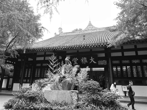 从出游总人次来看,成都也在暑期游热门目的地前十名之列